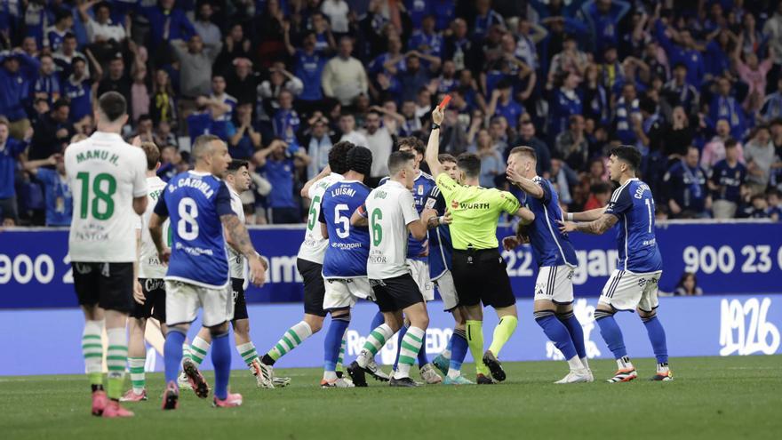 La entrada vista en la Bundesliga que recuerda a la de Luengo y que el VAR sí rebajó a amarilla