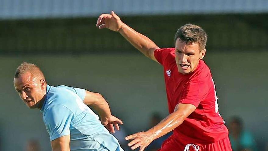 Lobotka, durante el partido contra el Córdoba. // Marta G.Brea