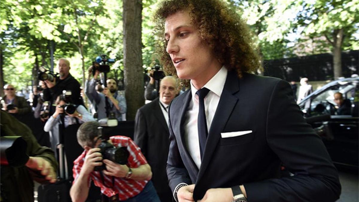 David Luiz desmintió los rumores sobre su virginidad