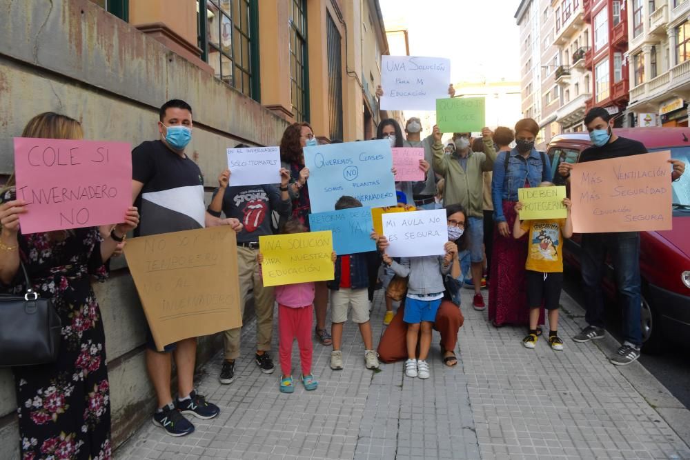 Pancartas por aulas sin ventilación en A Coruña