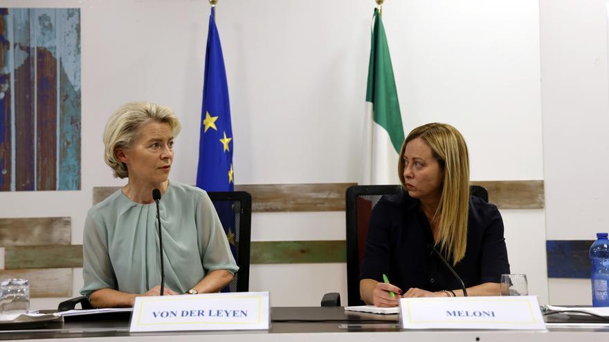 Ursula von der Leyen i Giorgia Meloni a la conferència de premsa a l'illa de Lampedusa