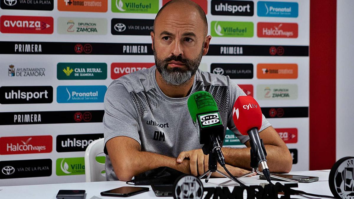 David Movilla, en la rueda de prensa que ofreció ayer en el Ruta de la Plata. / Ana Burrieza