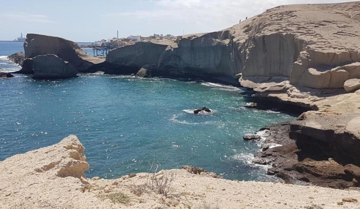 Desplomes de rocas dejan a la costa de Tajao sin una imagen icónica