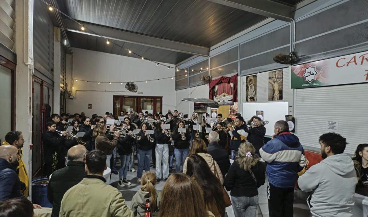 Banda de Cornetas y Tambores Maestro Valero, en el Gastromercado.