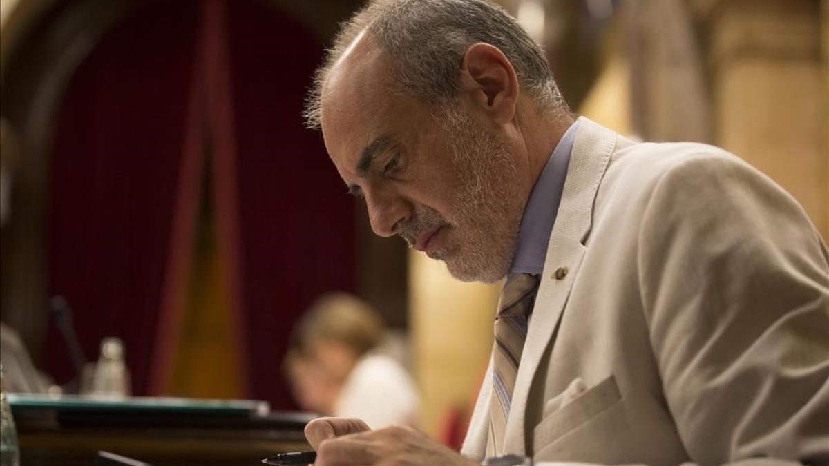 Joan Ridao en el pleno del Parlament