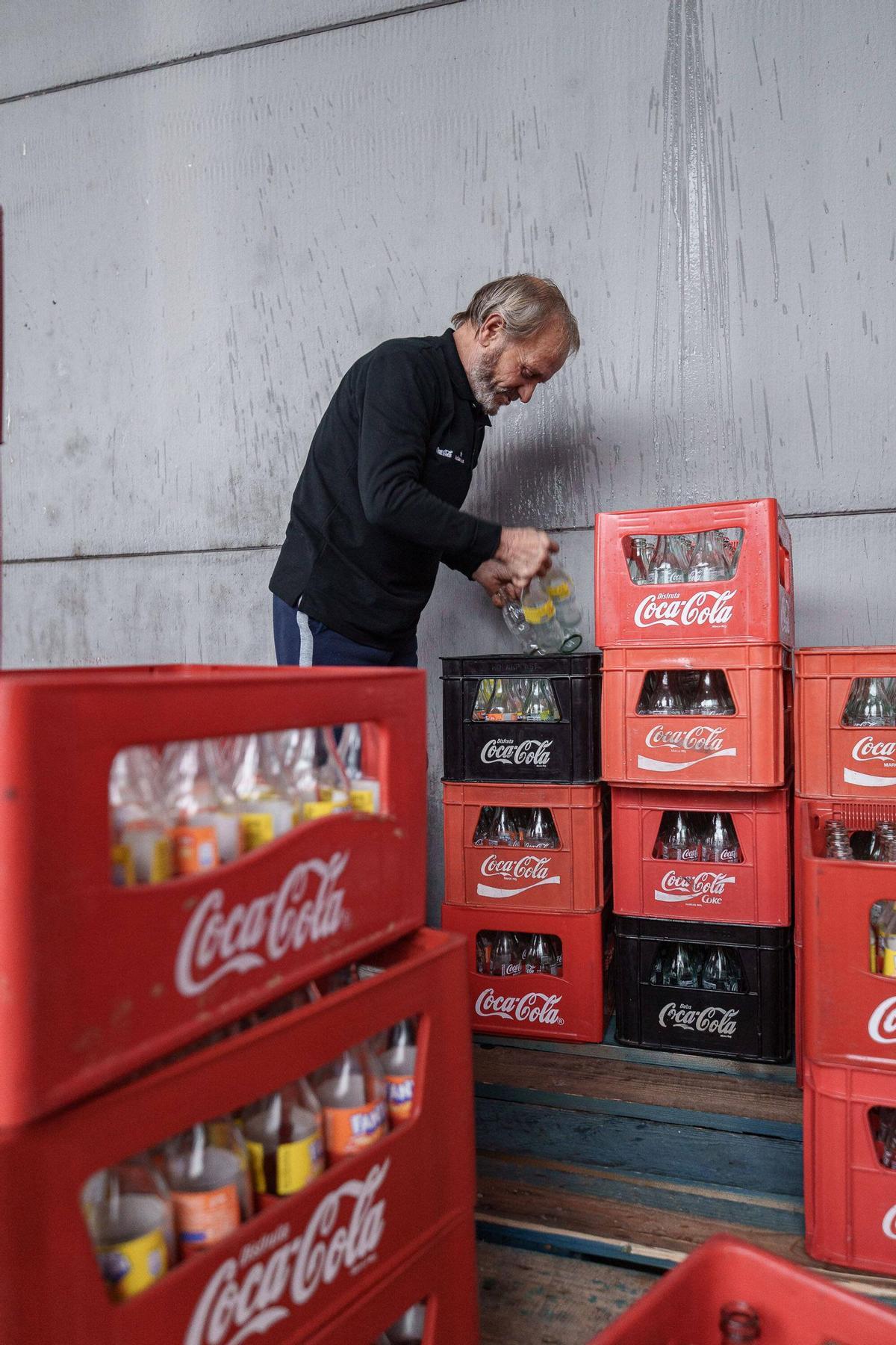 Quique, en el polígono industrial El Prado de Mérida, durante una jornada de clasificación de botellines