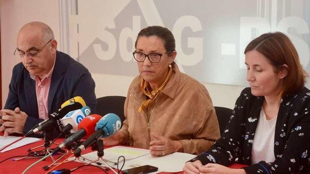 Tino Fernández, Maica Larriba y María Pierres, durante sus explicaciones de ayer. // Rafa Vázquez