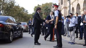 Puigdemont arriba al Parlament.