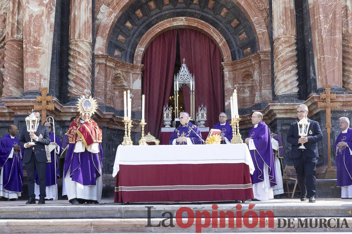 La vicaría de Cartagena, la UCAM, junto a asociaciones y peregrinos de toda España se ponen a los pies de la Vera Cruz