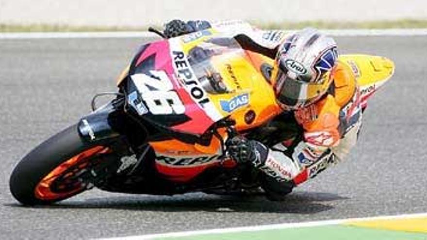 El australiano Casey Stoner se impone en los entrenamientos oficiales y Pedrosa queda octavo