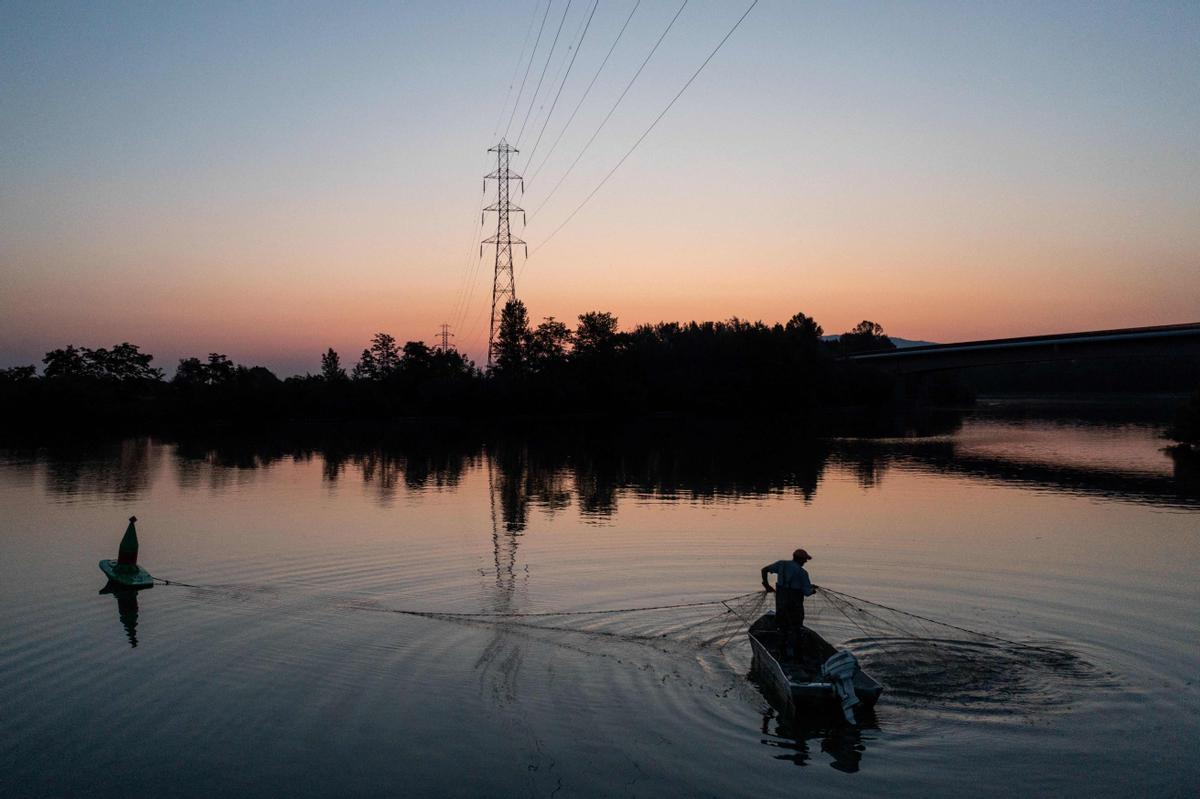 Jeremy Fuchs, el único pescador profesional del río Rin