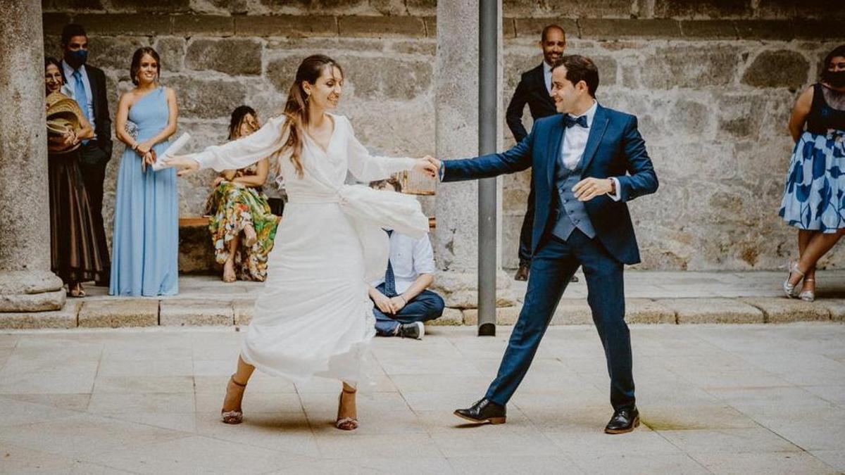 Diana y Raúl, de Ourense, arrancaron su baile nupcial con un tango, pero después...