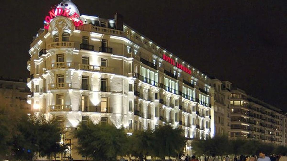 La fachada del Hotel de Londres en Donostia