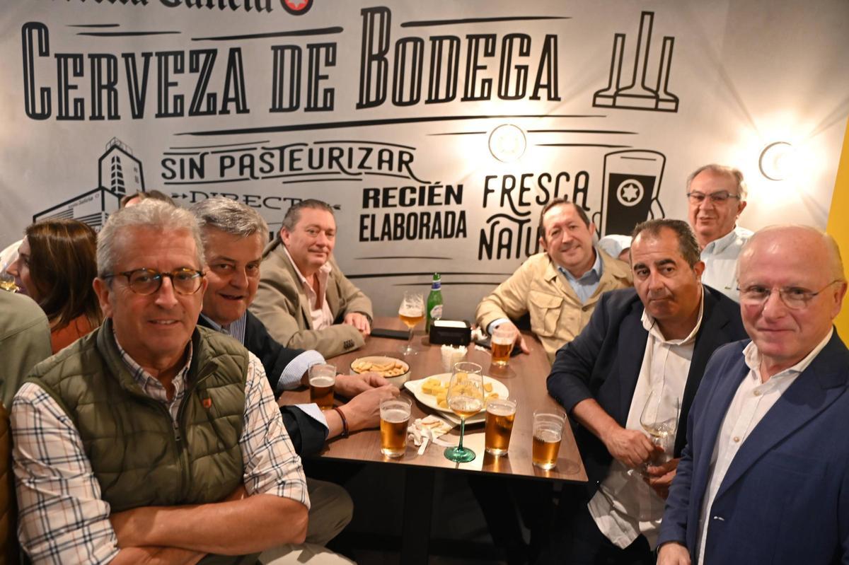 Fotogalería | Más de 150 invitados dan la bienvenida al nuevo local gastronómico con el sello de Javier Cardenal