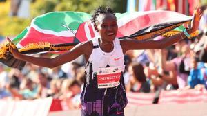 Ruth Chepngetich firma una marató per a l’eternitat