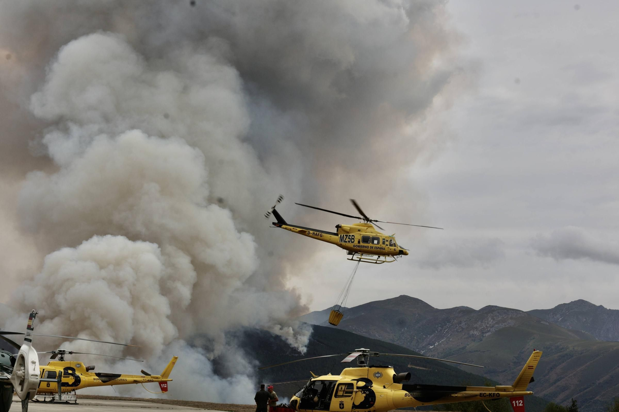 EN IMÁGENES: La evolución del incendio de Ibias
