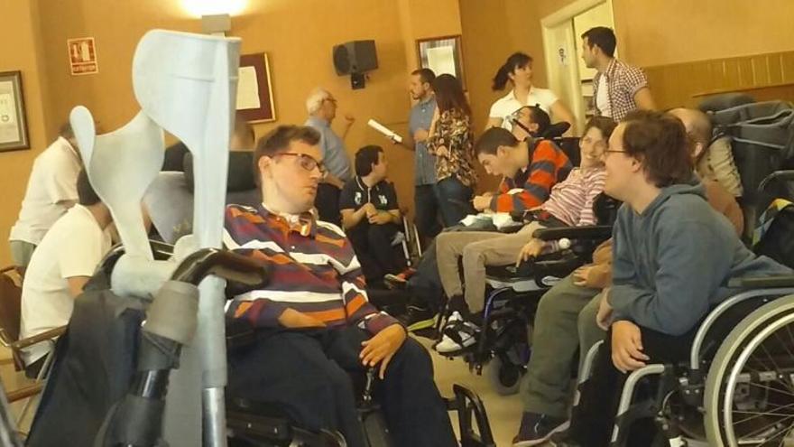 Protesta en el salón de plenos por las ayudas a los enfermos neuromusculares