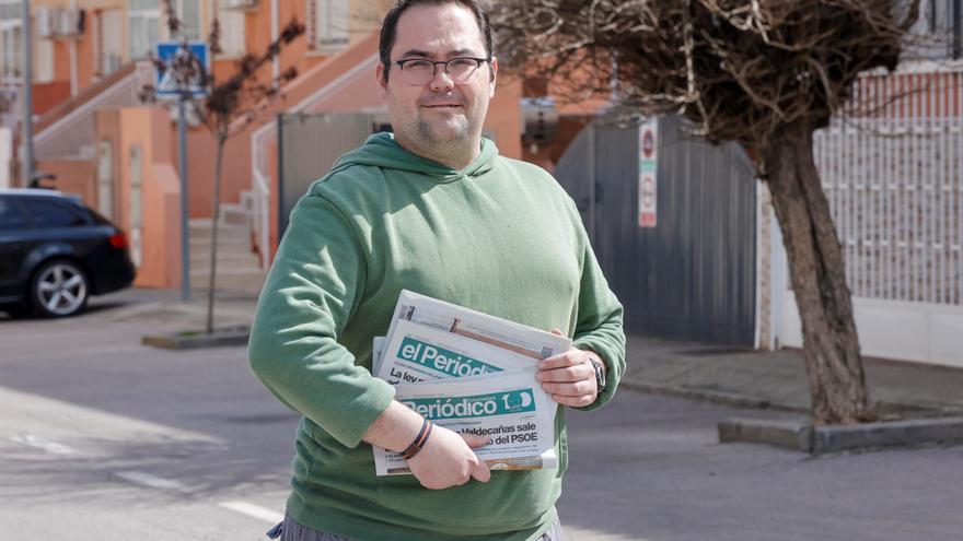 Repartidor de periódicos y opositor a fiscal en Cáceres