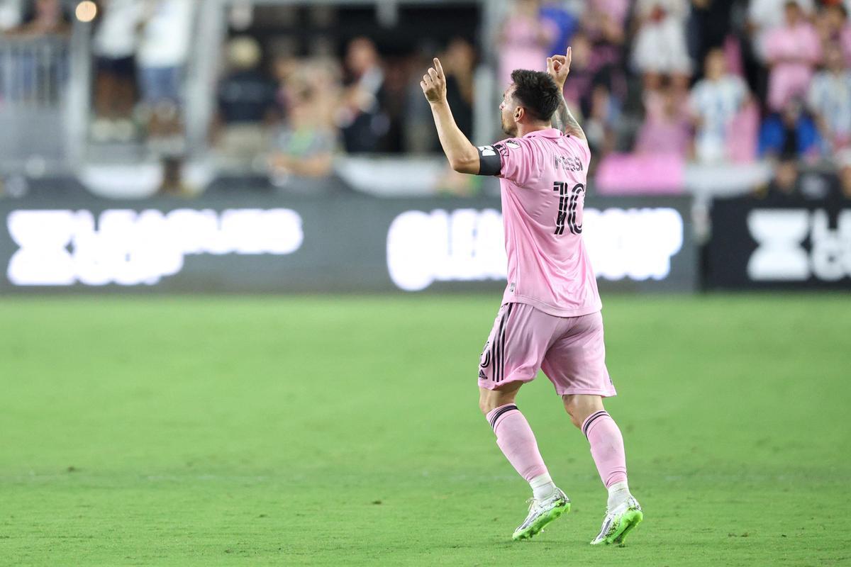 Messi debuta amb l’Inter Miami marcant el gol de la victòria en el 94