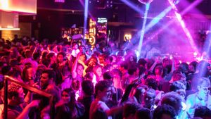 La nit de Barcelona s’agita amb els estudiants dels EUA arribats per a l’Abroadfest
