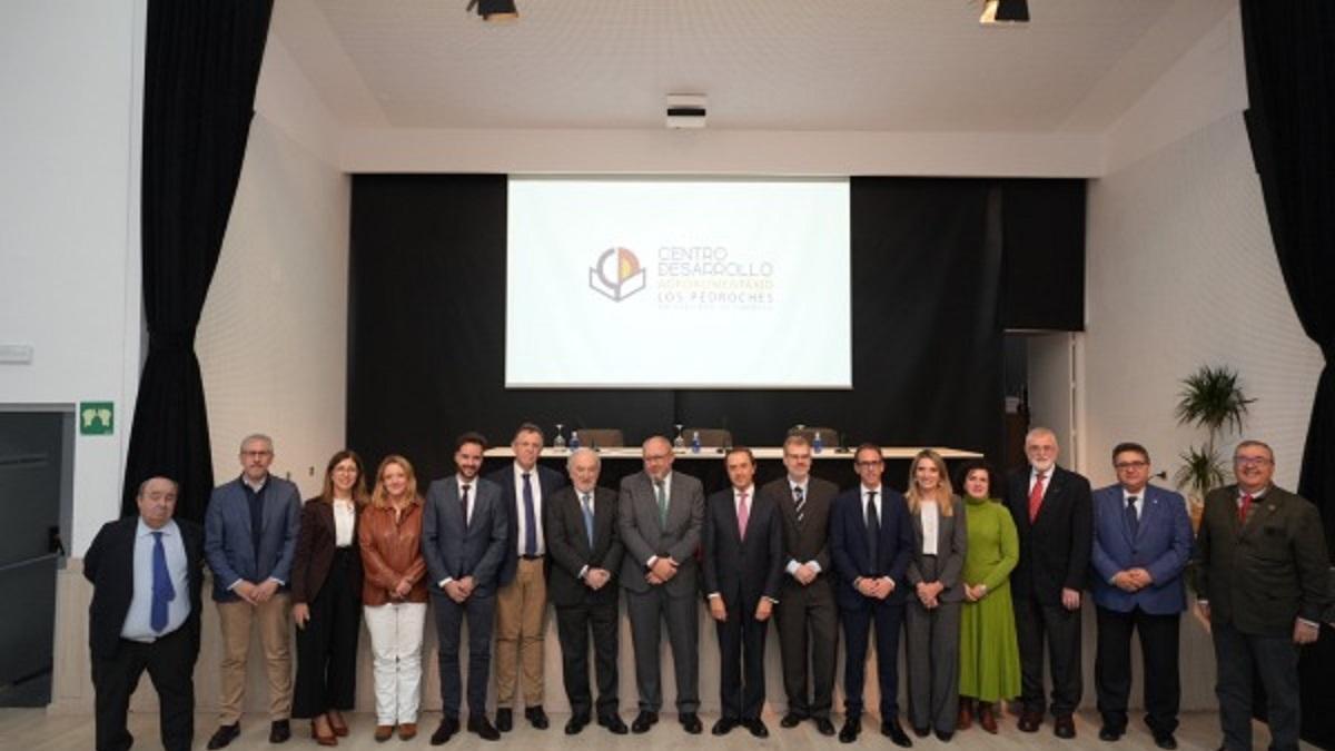 Autoridades en la presentación del Centro Universitario de Desarrollo Agroalimentario Los Pedroches, el pasado mes de noviembre.