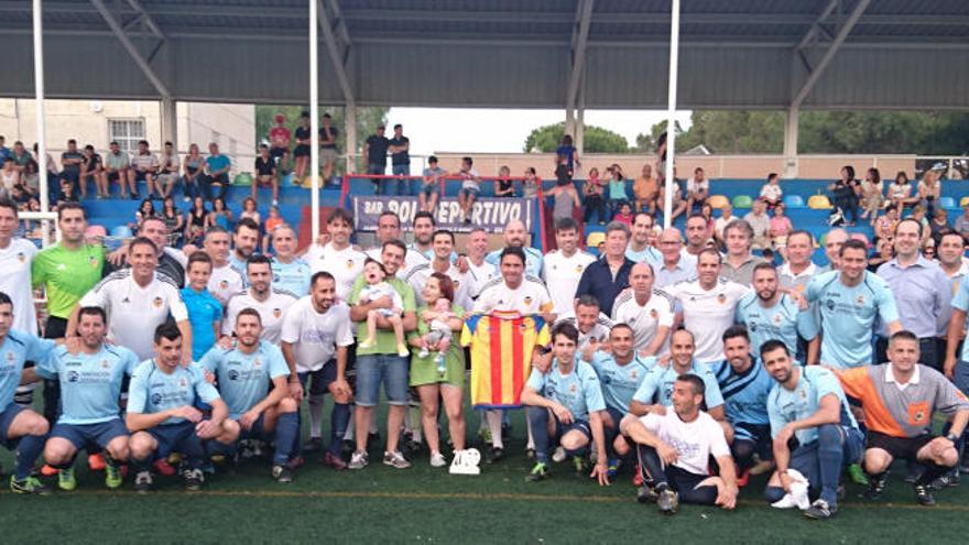Los veteranos del Valencia y el Club Atlético Aldaia organizaron un amistoso solidario cuya recaudación fue íntegramente dirigida a la Fundación ´Todos con Mario Quintanilla´.