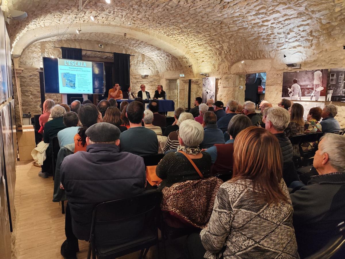 La sala de l'Alfolí de la Sal es va omplir fins dalt per la presentació.