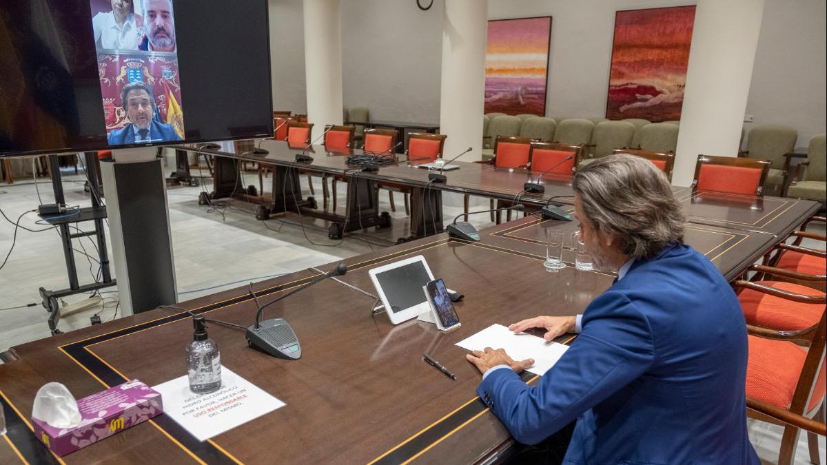 Matos en un momento de la reunión telemática con los rectores de las Universidades públicas