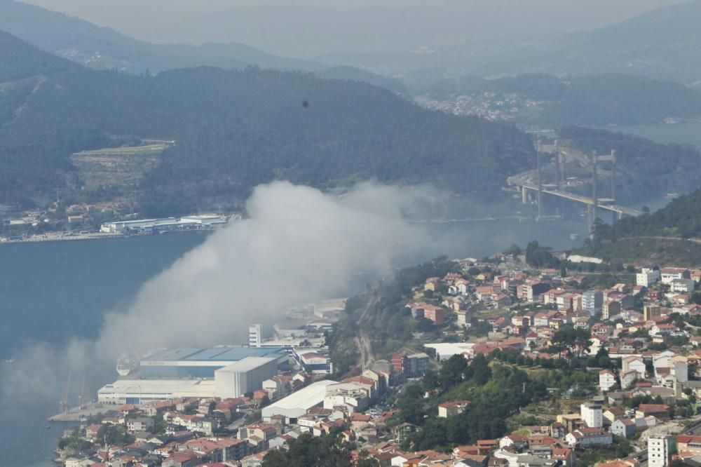 La niebla "invade" la ría // M.Canosa