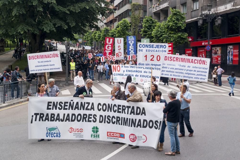 Manifestación convocada por los sindicatos de la enseñanza concertada