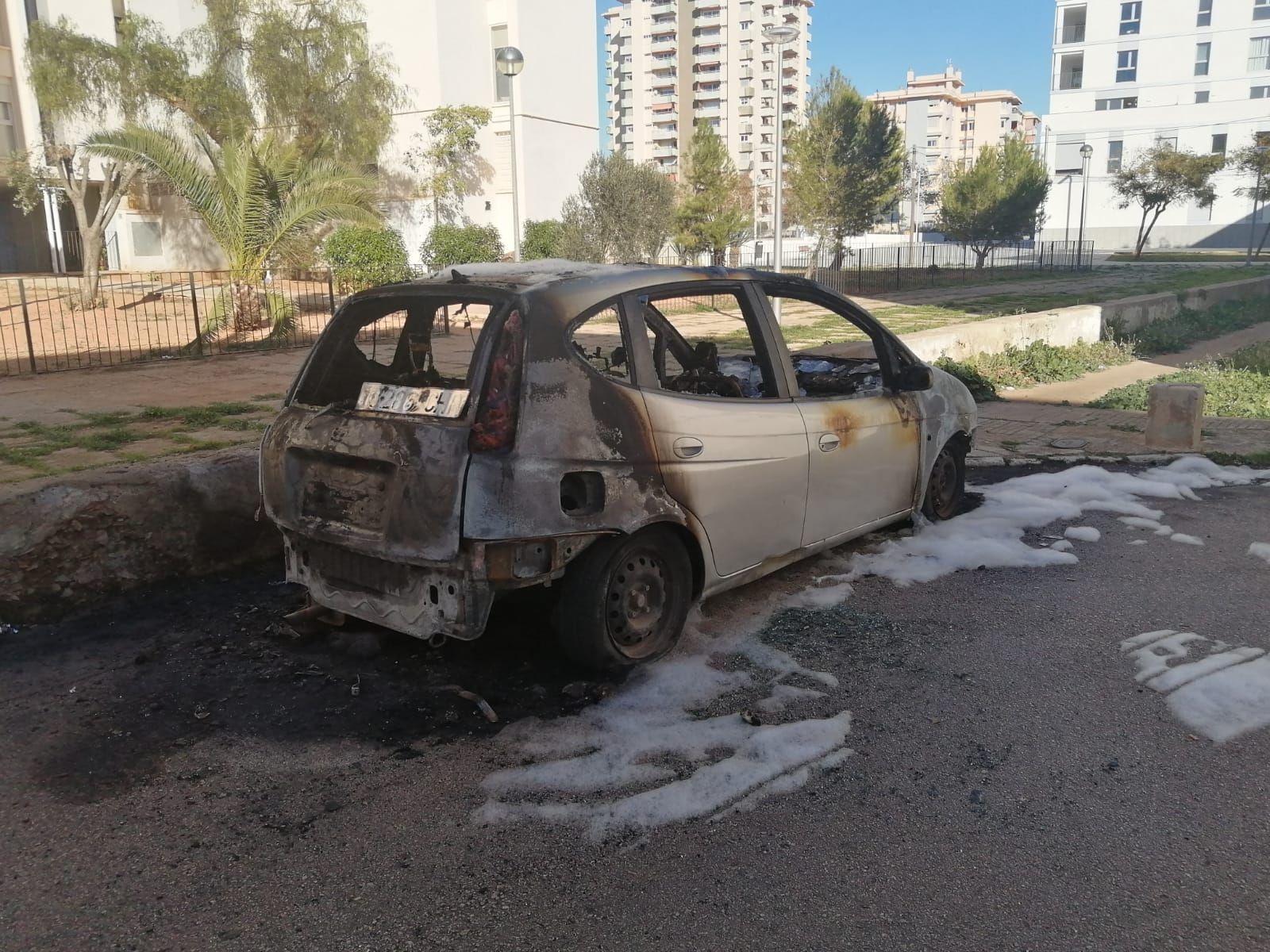 Incendian dos coches de madrugada en el Polígono de Levante de Palma