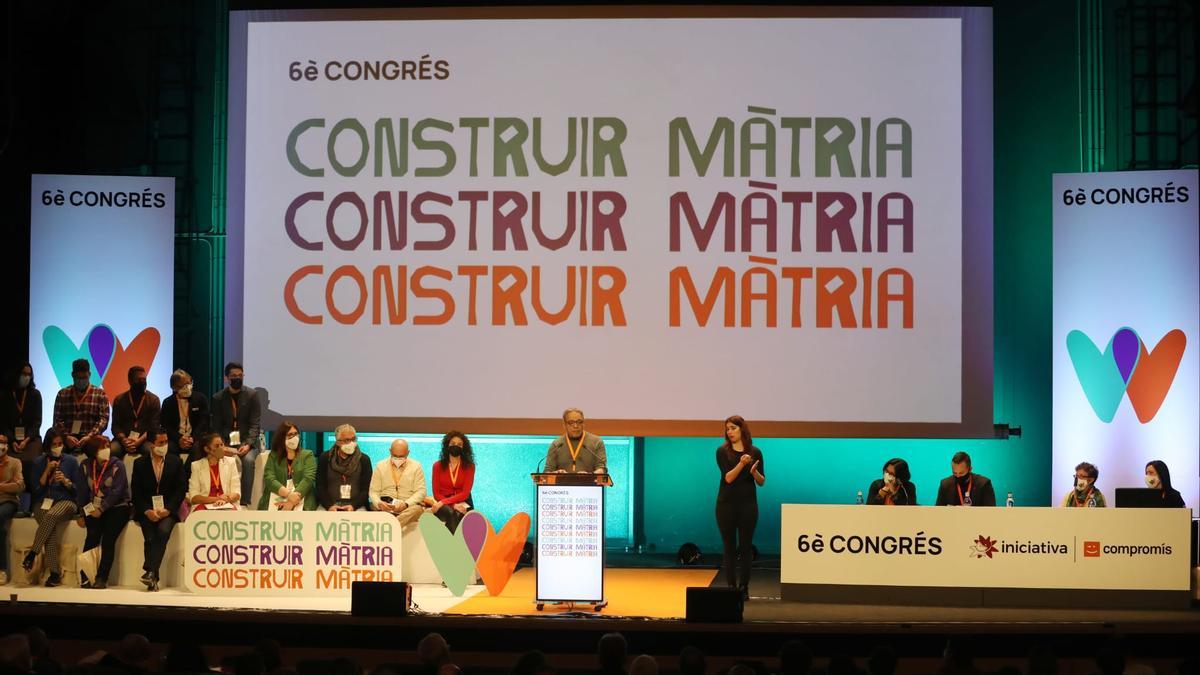 Manolo Mata durante su intervención en el sexto congreso de Iniciativa Compromís