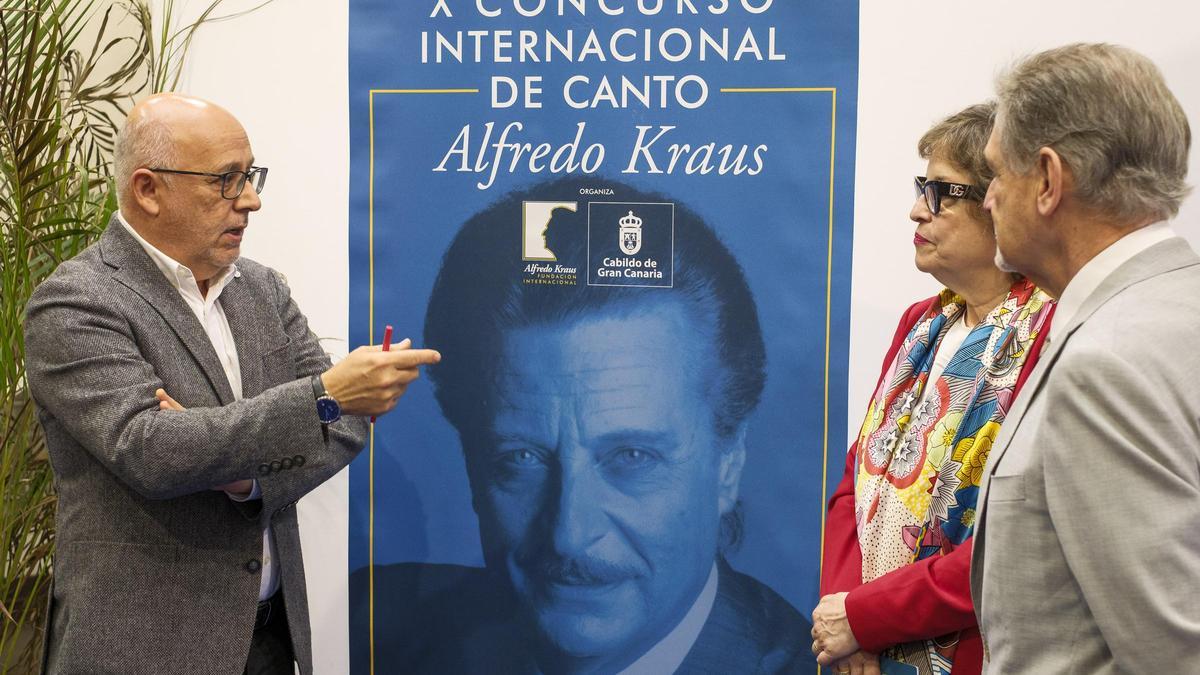 De izquierda a derecha, el presidente del Cabildo de Gran Canaria, Antonio Morales, la presidenta de la FIAK, Rosa Kraus y el consejero de Hacienda, Pedro Justo.