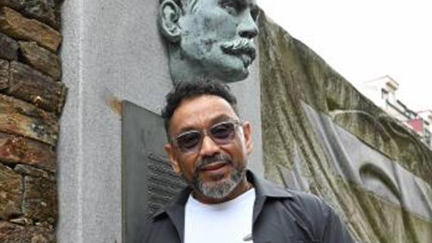 Pedro Campos, en el monumento al poeta José Martí.