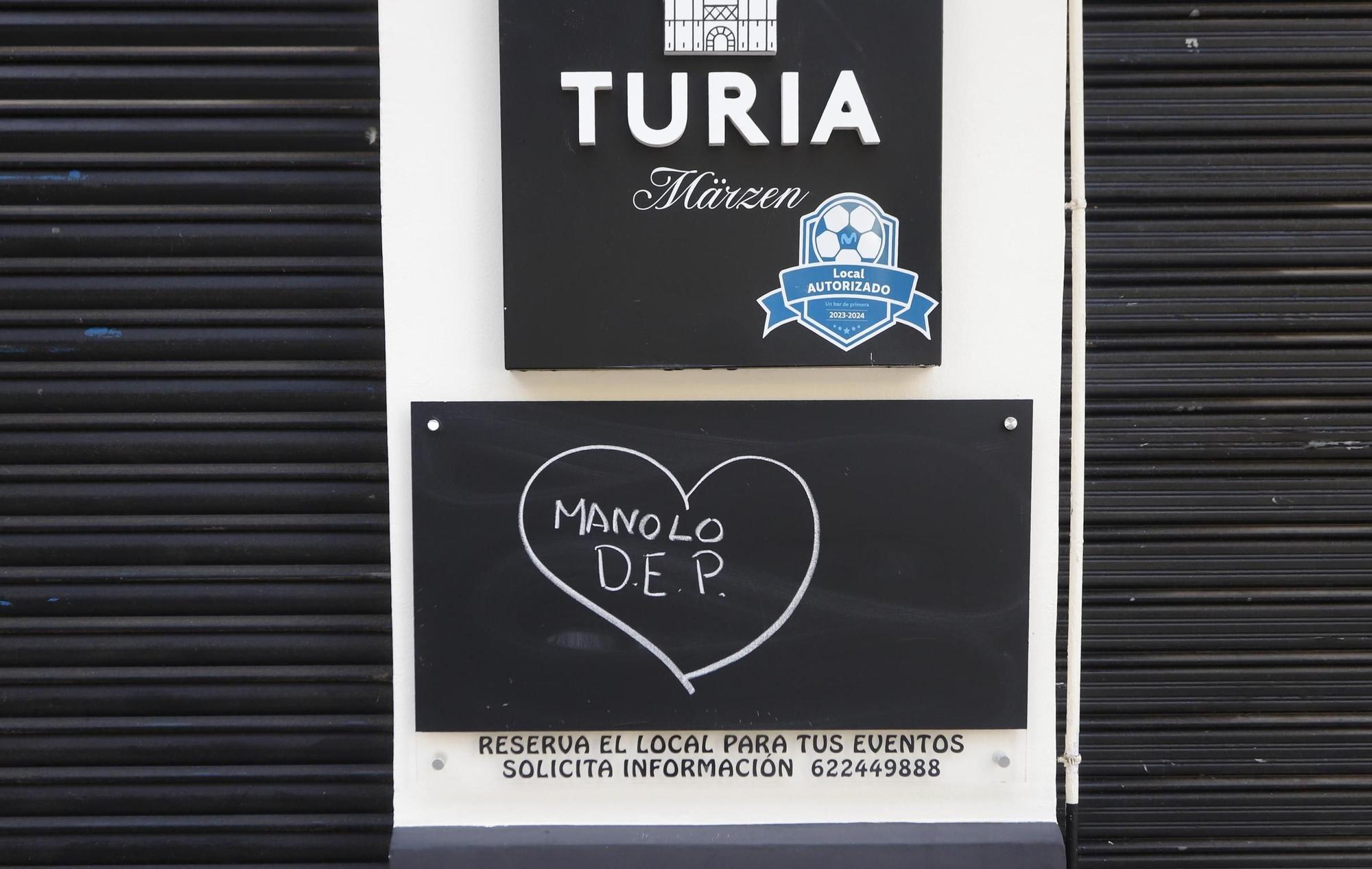 Homenaje a Manolo en su antiguo bar