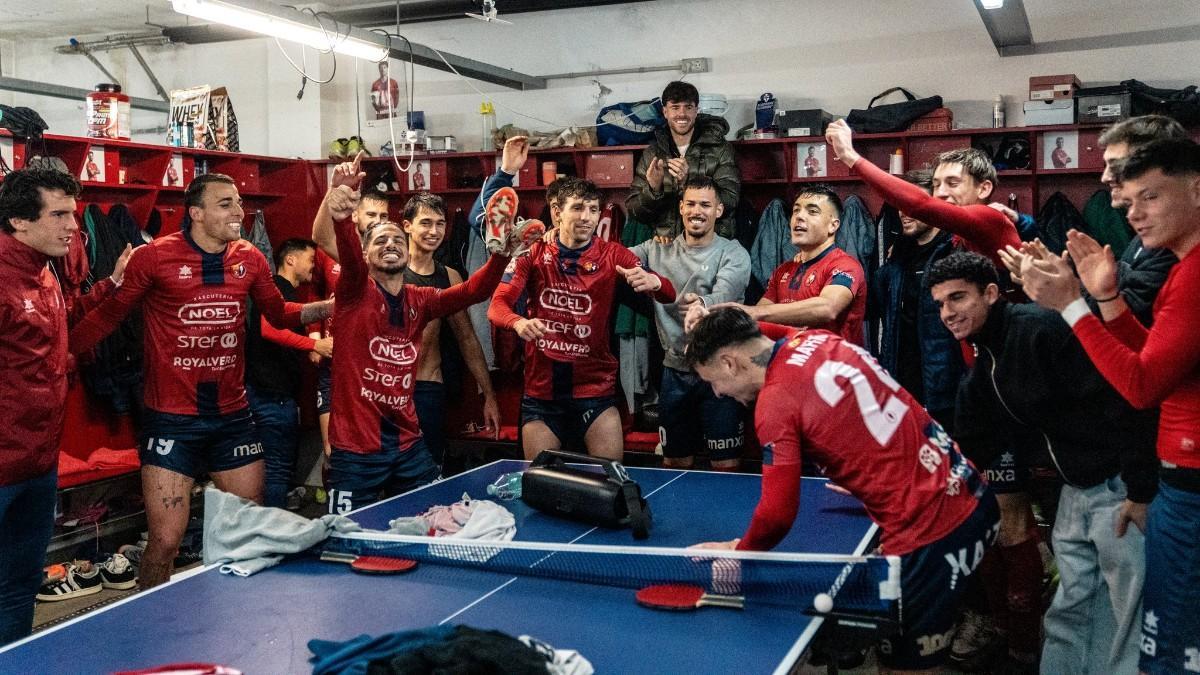 Alegría en el vestuario de la UE Olot