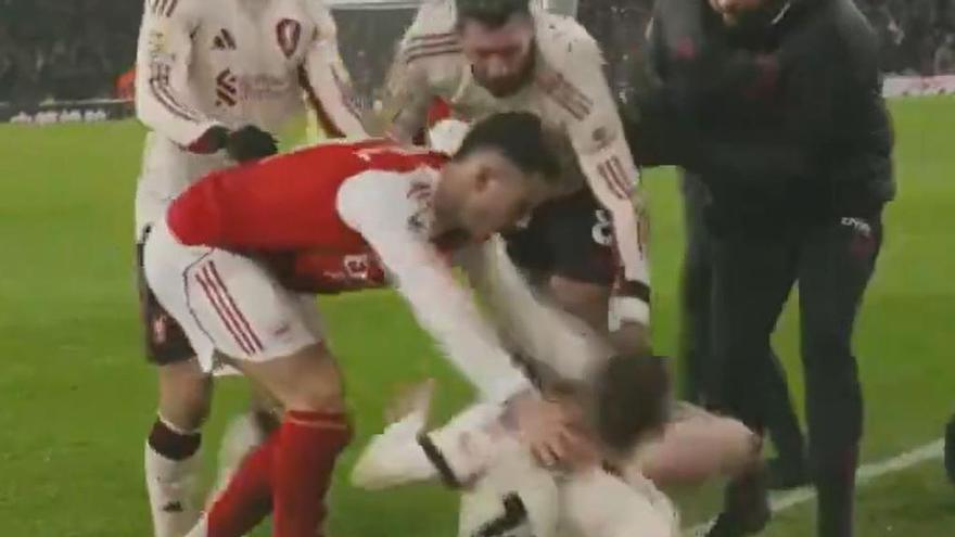 Martinelli, en el momento del empujón a Bradley