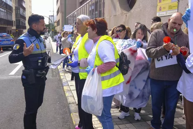 Protesta de auxiliares de enfermería en Las Palmas de Gran Canaria