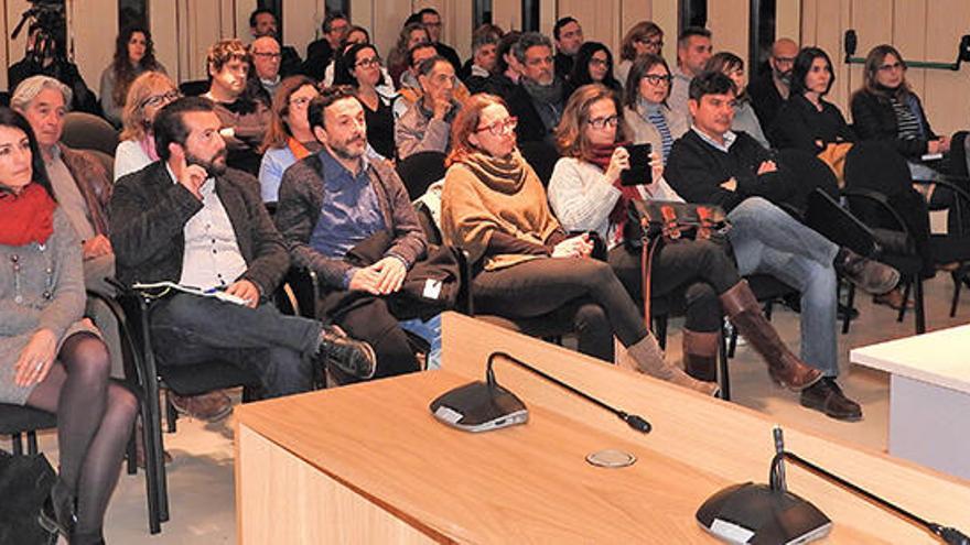 Los representantes ciudadanos llenaron una vez más la sala para la sesión del Consell d&#039;Entitats.