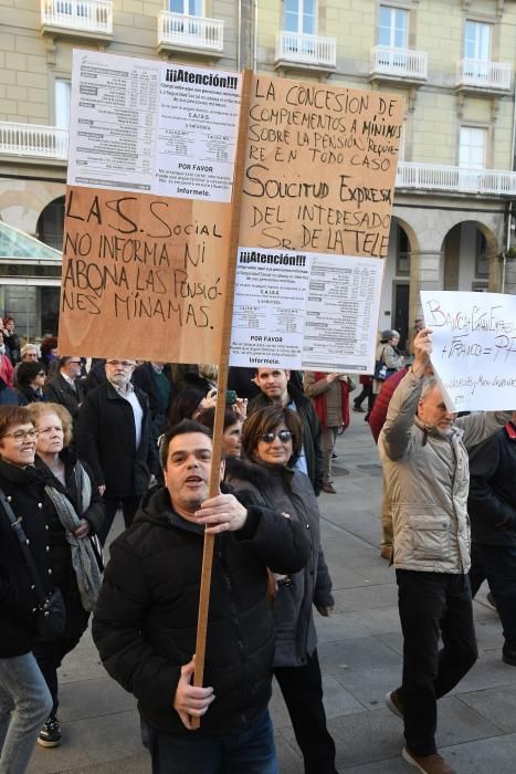 Los jubilados coruñeses salen a la calle