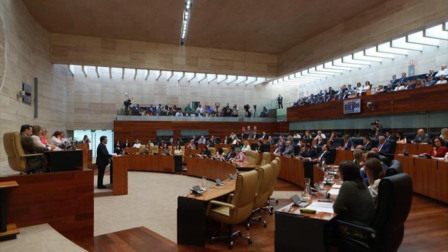 Vara plantea a la oposición seis grandes pactos por el futuro de Extremadura