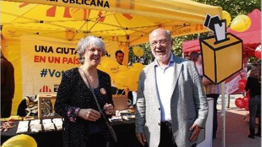 L&#039;eurodiputat d&#039;ERC Josep Maria Terricabras amb la candidata d&#039;ERC a Girona, Maria Mercè Roca.