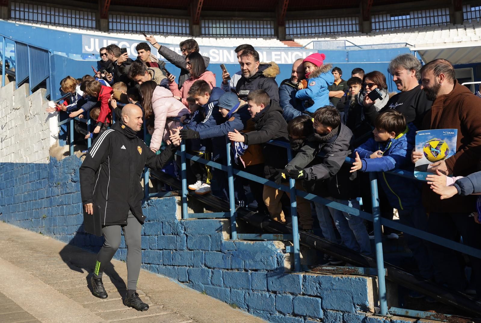 EN IMÁGENES | Gran ambiente en el entrenamiento a puertas abiertas del Real Zaragoza