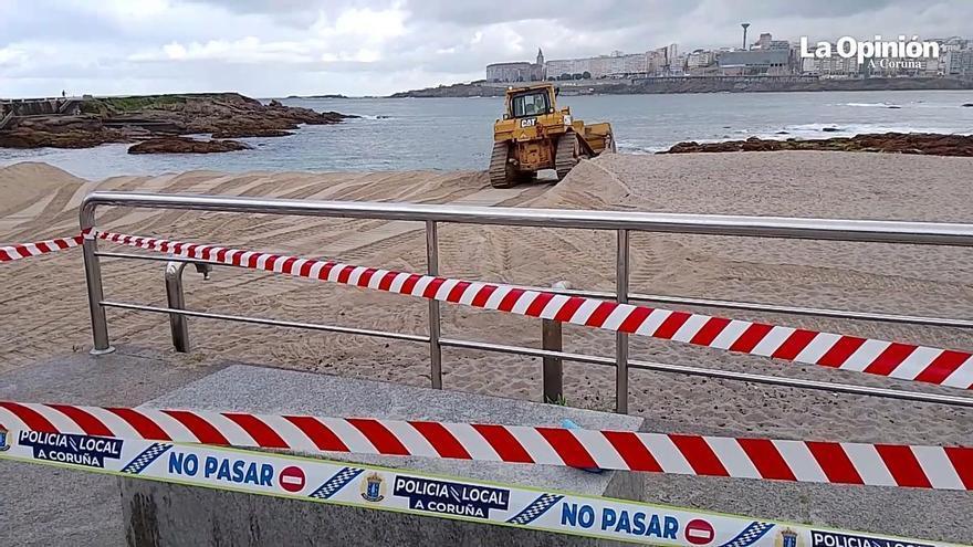 Adiós a la duna de Riazor: A Coruña enfila la temporada de playas y pone a punto uno de sus arenales más concurridos