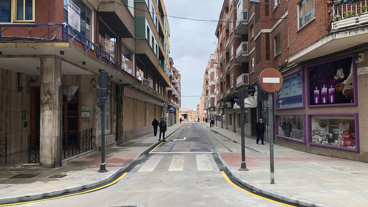 Calle Condes de Alba y Aliste, tras las obras de remodelación.