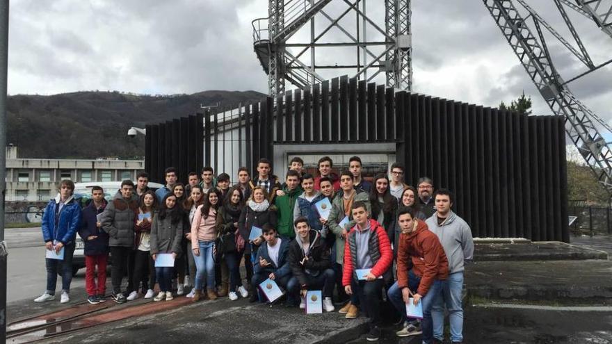 Alumnos del colegio Santo Tomás, en Barredo.