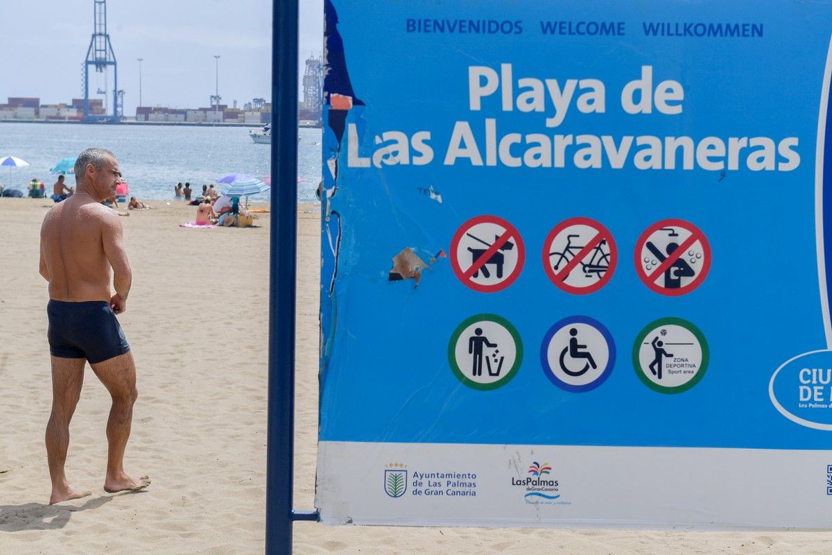 Un sábado de playa en Las Alcaravaneras (21/08/21)