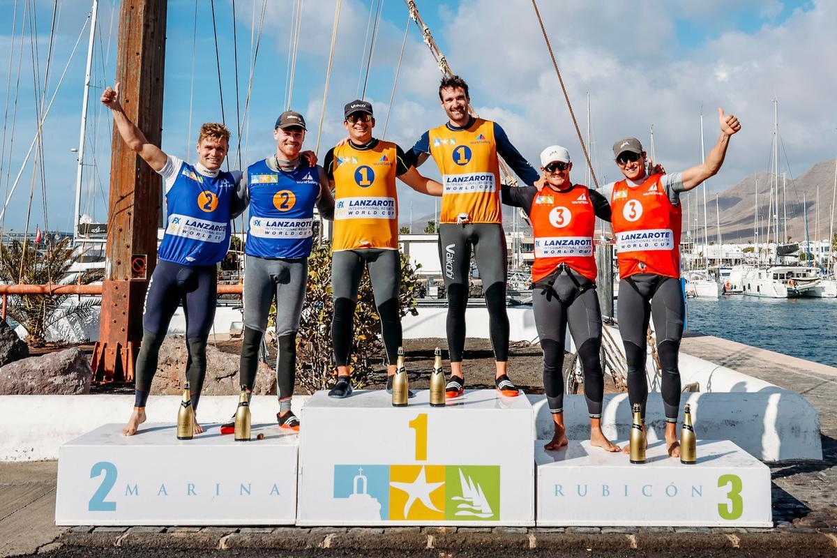 Celebración del podio de 49er tras finalizar la Medal Race.