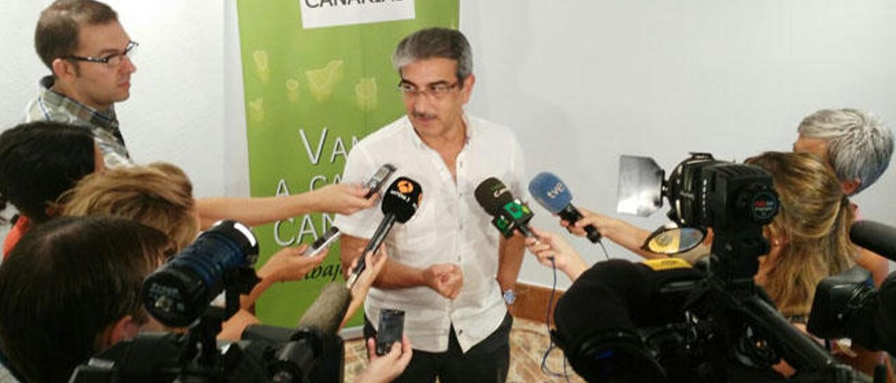 Román Rodríguez, ayer, tras la ejecutiva nacional de Nueva Canarias en la capital grancanaria.