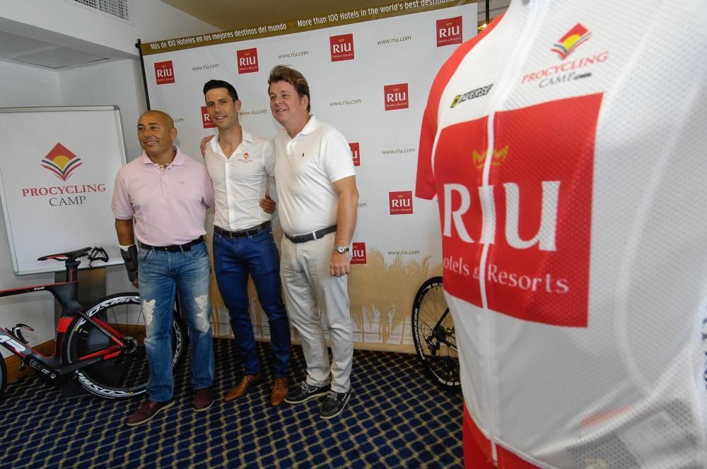 Presentación oficial del equipo ciclista RIU Team